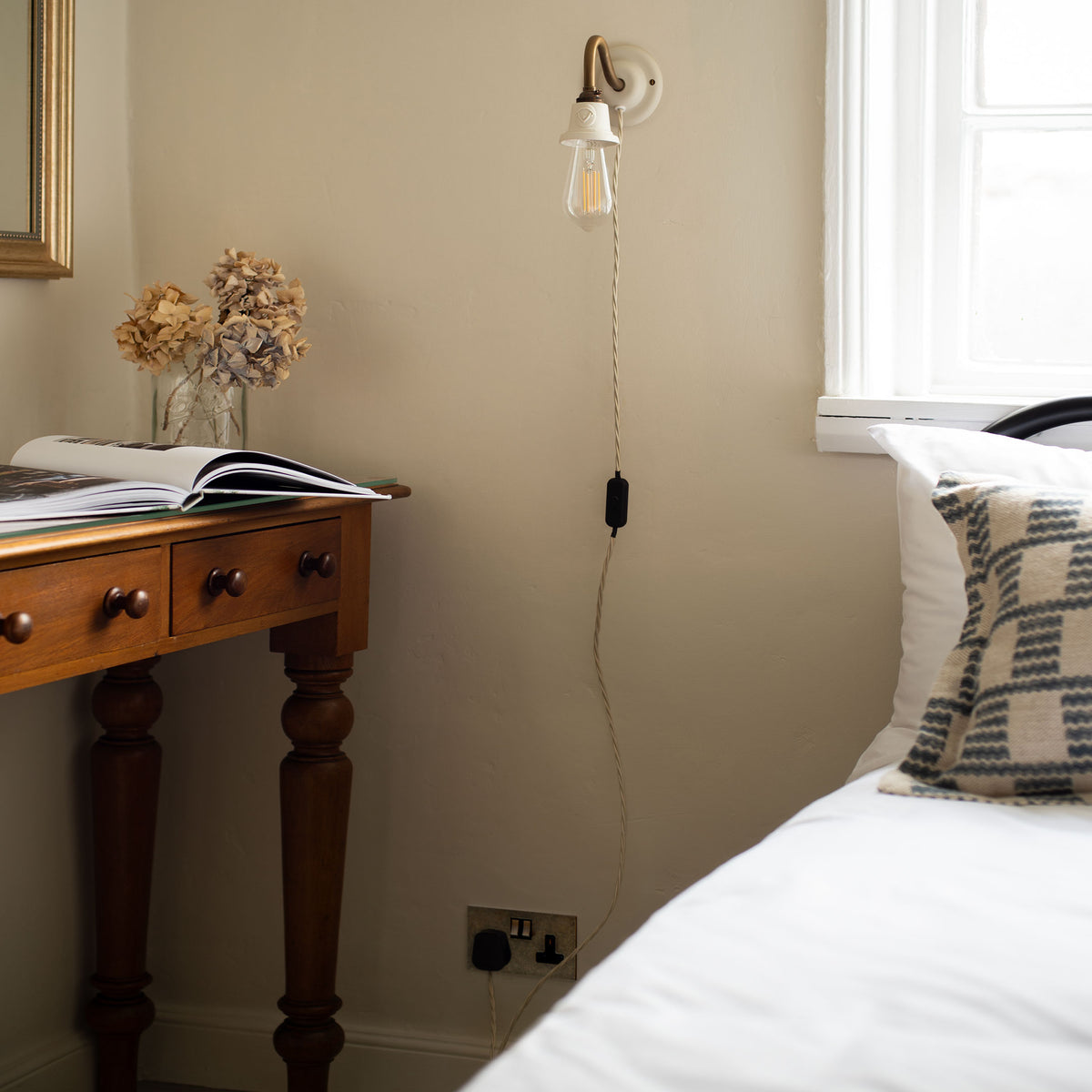 Bergholt Delphinium Plug-In Wall Light