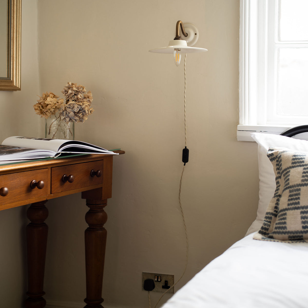 Bergholt Fonteyn Plug-In Wall Light