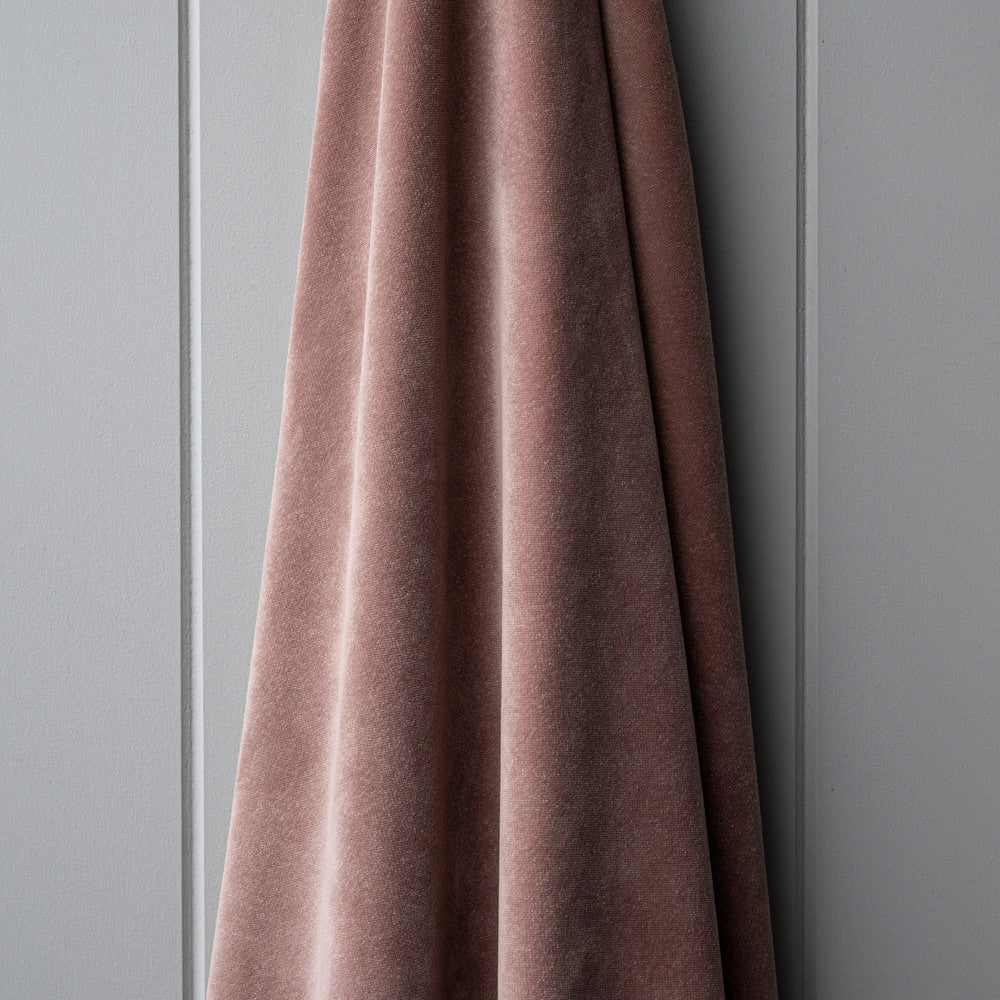 Idler Love Seat in Intelligent Velvet Dusky Pink