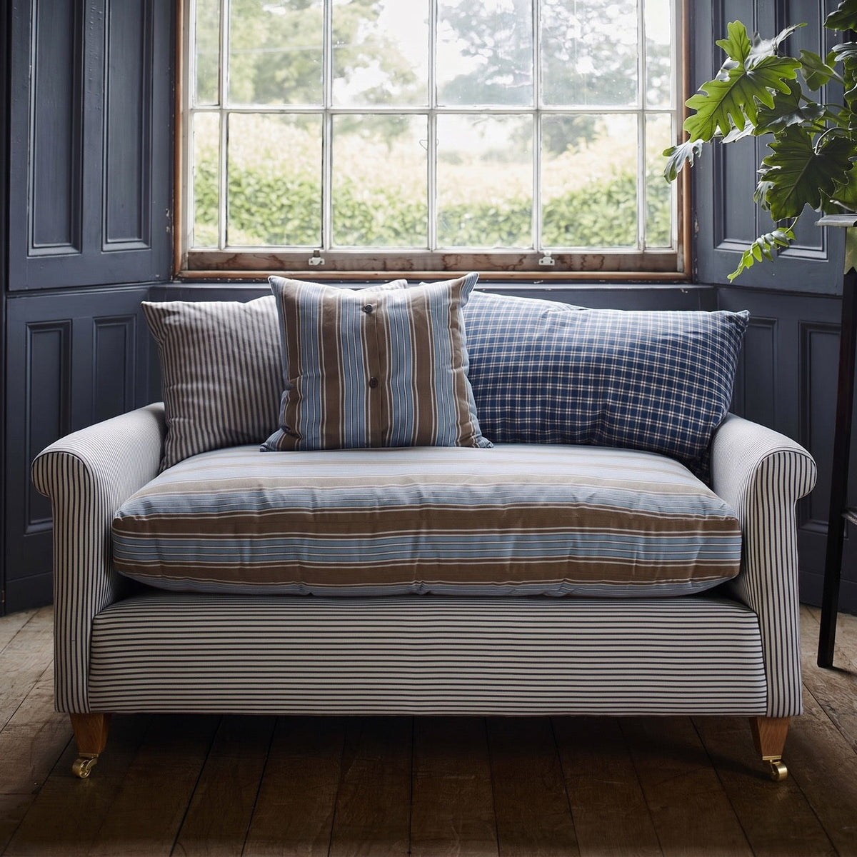 Idler BIG LOVE Seat in Intelligent Velvet Green Tea