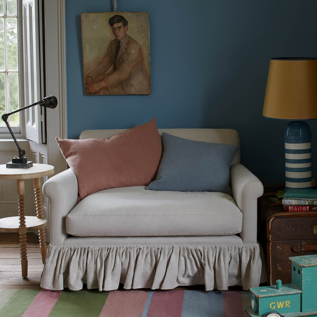 Curtain Call Love Seat in Regatta Cotton, Custard