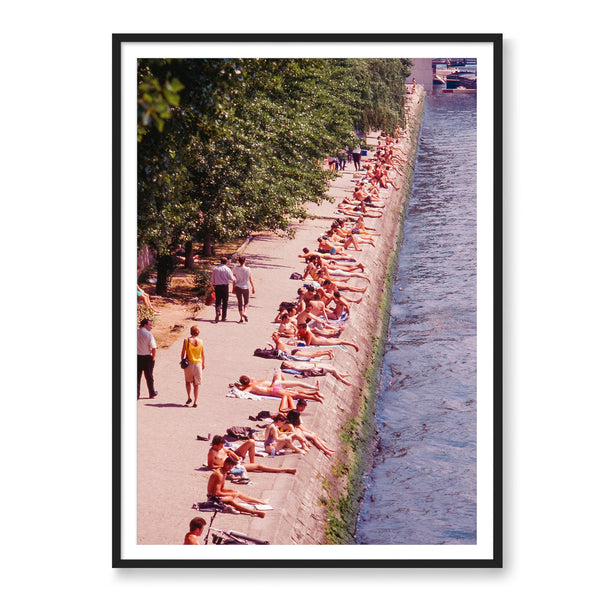 Sunbathing on the Seine