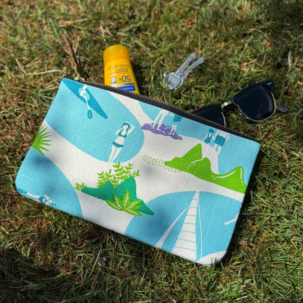 Resort Life Pouch